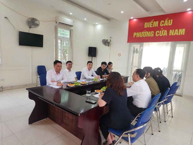 UBND phường Cửa Nam tiếp đoàn công tác UBND phường Mông Dương (Quảng Ninh) đến tham quan, học tập, trao đổi kinh nghiệm trong ứng dụng robot- Ảnh 2.