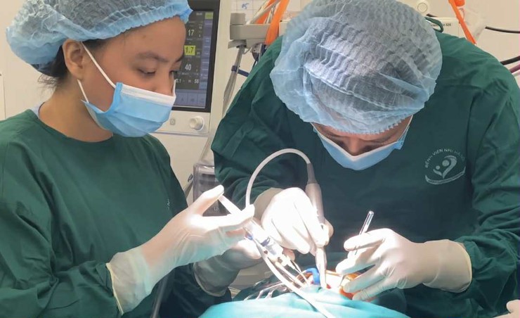 Bệnh viện Nhi Hà Nội điều trị sâu răng dưới gây mê cho trẻ- Ảnh 1.