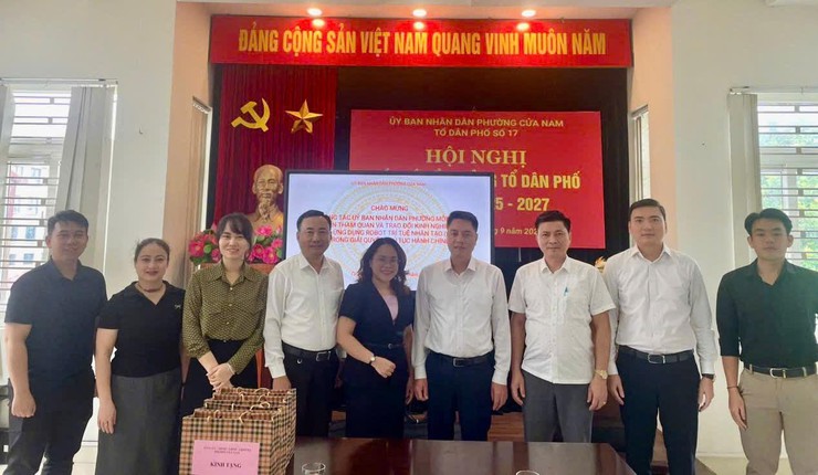 UBND phường Cửa Nam tiếp đoàn công tác UBND phường Mông Dương (Quảng Ninh) đến tham quan, học tập, trao đổi kinh nghiệm trong ứng dụng robot- Ảnh 4.
