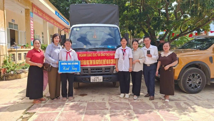 Trường THCS Cổ Đông phát động phong trào quyên góp, ủng hộ đồng bào và học sinh vùng lũ - Ảnh 1.