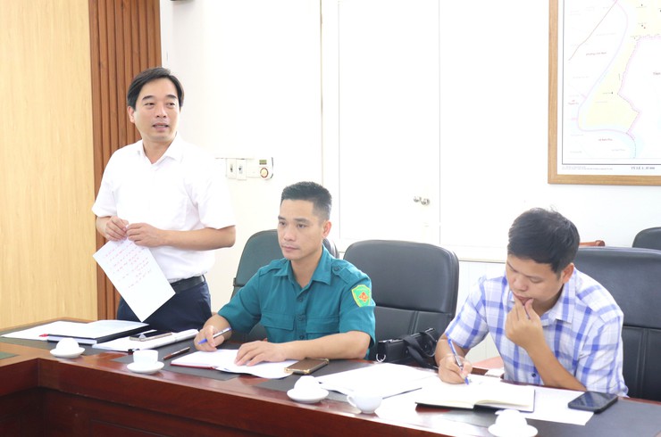 Bát Tràng giao ban Ban chỉ đạo 389 công tác phòng chống buôn lậu, gian lận thương mại- Ảnh 1.