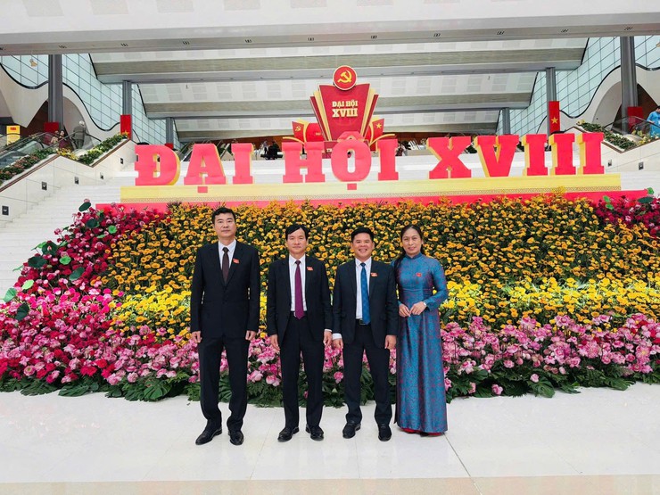 Khai mạc trọng thể Đại hội đại biểu Đảng bộ thành phố Hà Nội lần thứ XVIII, nhiệm kỳ 2025-2030- Ảnh 7.