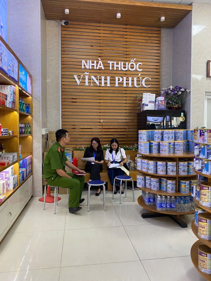 Phường Xuân Đỉnh tăng cường kiểm tra các cơ sở hành nghề y, dược tư nhân, đảm bảo an toàn sức khỏe cộng đồng
- Ảnh 2.