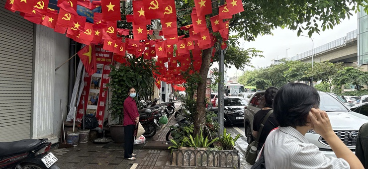 Hà Nội ngày có mưa nắng gián đoạn, đêm có khả năng xuất hiện trở lại những cơn mưa dông- Ảnh 1.