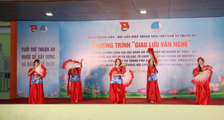 Sôi nổi Liên hoan văn nghệ của Đoàn Thanh niên-Hội LHTN xã Thuận An- Ảnh 8.
