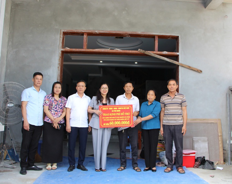 Xã Phú Nghĩa trao kinh phí hỗ trợ xây, sửa nhà ở cho người có công với cách mạng và thân nhân liệt sĩ (đợt 1 năm 2025)- Ảnh 7.