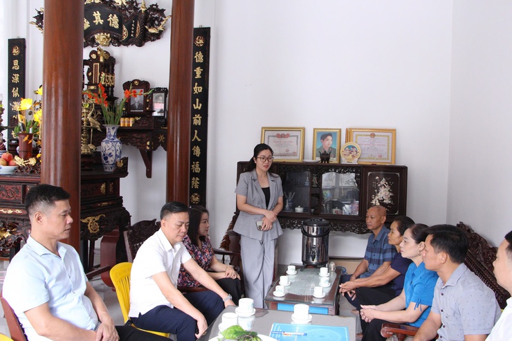 Xã Phú Nghĩa trao kinh phí hỗ trợ xây, sửa nhà ở cho người có công với cách mạng và thân nhân liệt sĩ (đợt 1 năm 2025)- Ảnh 1.