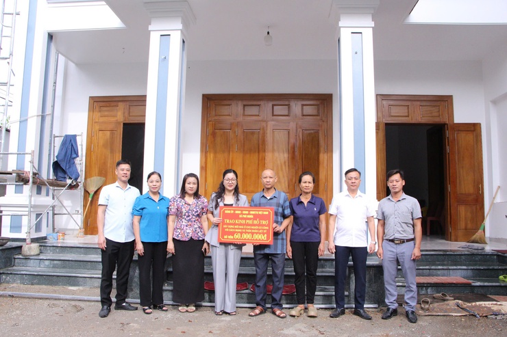 Xã Phú Nghĩa trao kinh phí hỗ trợ xây, sửa nhà ở cho người có công với cách mạng và thân nhân liệt sĩ (đợt 1 năm 2025)- Ảnh 2.