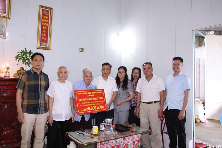 Xã Phú Nghĩa trao kinh phí hỗ trợ xây, sửa nhà ở cho người có công với cách mạng và thân nhân liệt sĩ (đợt 1 năm 2025)- Ảnh 6.