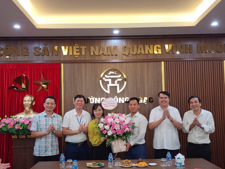 Đảng ủy phường Đông Ngạc tổ chức hội nghị gặp mặt kỷ niệm 95 năm Ngày truyền thống ngành Tổ chức xây dựng Đảng, Dân vận của Đảng, ngày truyền thống Văn phòng cấp ủy và 77 năm Ngày thành lập ngành Kiểm tra Đảng- Ảnh 7.