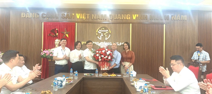 Đảng ủy phường Đông Ngạc tổ chức hội nghị gặp mặt kỷ niệm 95 năm Ngày truyền thống ngành Tổ chức xây dựng Đảng, Dân vận của Đảng, ngày truyền thống Văn phòng cấp ủy và 77 năm Ngày thành lập ngành Kiểm tra Đảng- Ảnh 6.