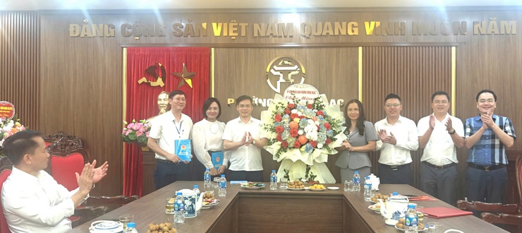 Đảng ủy phường Đông Ngạc tổ chức hội nghị gặp mặt kỷ niệm 95 năm Ngày truyền thống ngành Tổ chức xây dựng Đảng, Dân vận của Đảng, ngày truyền thống Văn phòng cấp ủy và 77 năm Ngày thành lập ngành Kiểm tra Đảng- Ảnh 5.