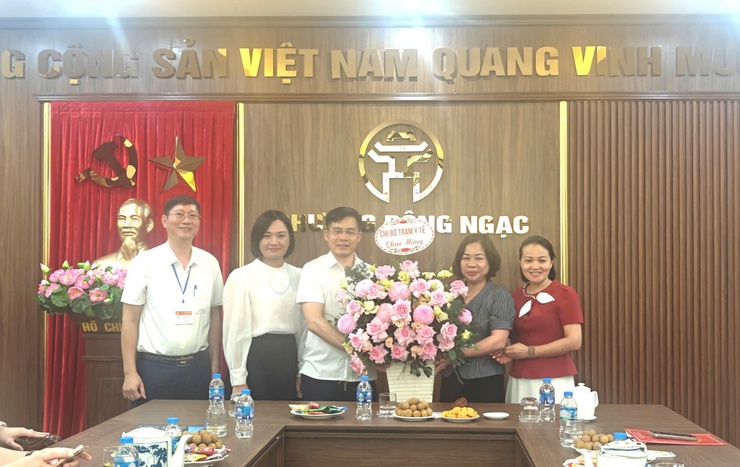 Đảng ủy phường Đông Ngạc tổ chức hội nghị gặp mặt kỷ niệm 95 năm Ngày truyền thống ngành Tổ chức xây dựng Đảng, Dân vận của Đảng, ngày truyền thống Văn phòng cấp ủy và 77 năm Ngày thành lập ngành Kiểm tra Đảng- Ảnh 8.