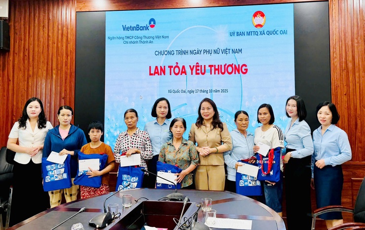 Mặt trận Tổ quốc xã Quốc Oai phối hợp Ngân hàng VietinBank trao quà hỗ trợ phụ nữ có hoàn cảnh đặc biệt khó khăn- Ảnh 1.