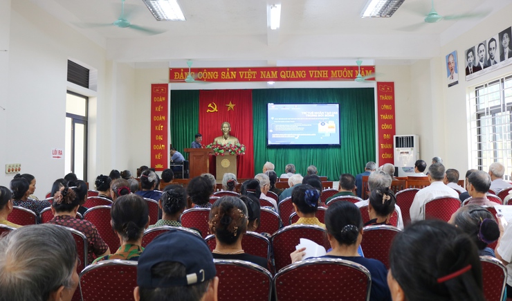 Thôn Đa Phúc tổ chức tập huấn ứng dụng trí tuệ nhân tạo AI và chuyển đổi số cho người cao tuổi- Ảnh 8.