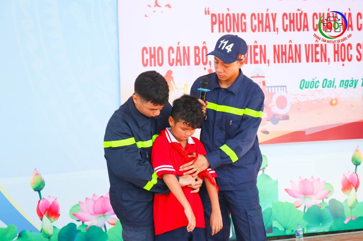 Trường Tiểu học Quốc Oai A tổ chức hoạt động trải nghiệm, tuyên truyền và thực hành kỹ năng Phòng cháy chữa cháy và Cứu nạn cứu hộ- Ảnh 17.
