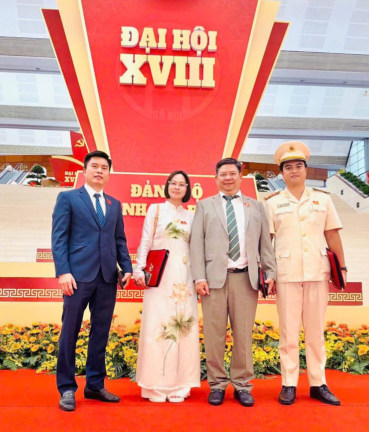 Đoàn đại biểu Phường Ô Chợ Dừa tham dự Đại hội Đại hội Đảng bộ thành phố Hà Nội lần thứ XVIII- Ảnh 1.