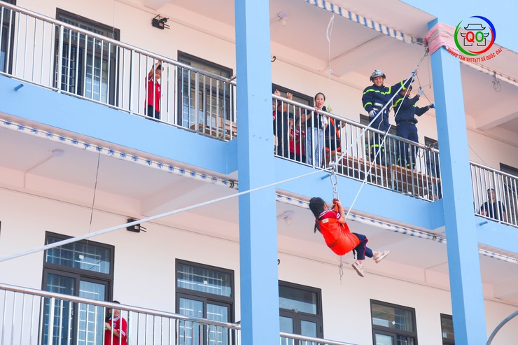 Trường Tiểu học Quốc Oai A tổ chức hoạt động trải nghiệm, tuyên truyền và thực hành kỹ năng Phòng cháy chữa cháy và Cứu nạn cứu hộ- Ảnh 21.