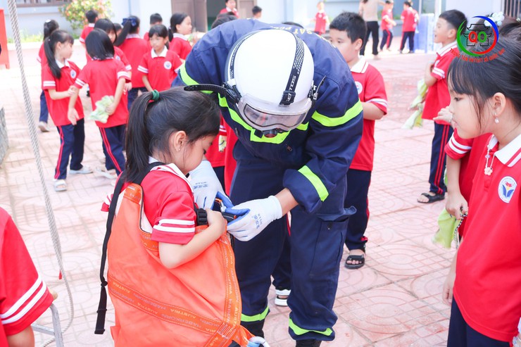 Trường Tiểu học Quốc Oai A tổ chức hoạt động trải nghiệm, tuyên truyền và thực hành kỹ năng Phòng cháy chữa cháy và Cứu nạn cứu hộ- Ảnh 27.