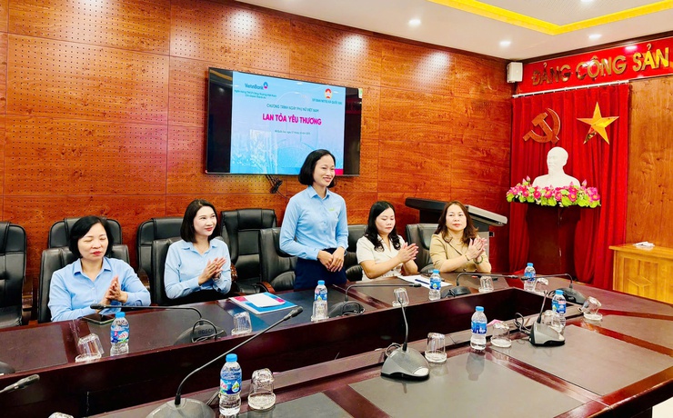 Mặt trận Tổ quốc xã Quốc Oai phối hợp Ngân hàng VietinBank trao quà hỗ trợ phụ nữ có hoàn cảnh đặc biệt khó khăn- Ảnh 3.