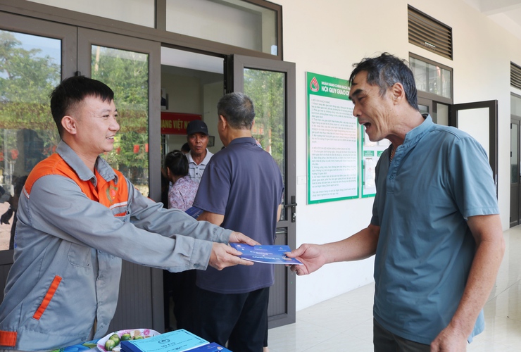 Thôn Đa Phúc tổ chức tập huấn ứng dụng trí tuệ nhân tạo AI và chuyển đổi số cho người cao tuổi- Ảnh 2.