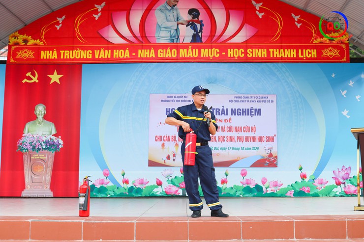 Trường Tiểu học Quốc Oai A tổ chức hoạt động trải nghiệm, tuyên truyền và thực hành kỹ năng Phòng cháy chữa cháy và Cứu nạn cứu hộ- Ảnh 4.