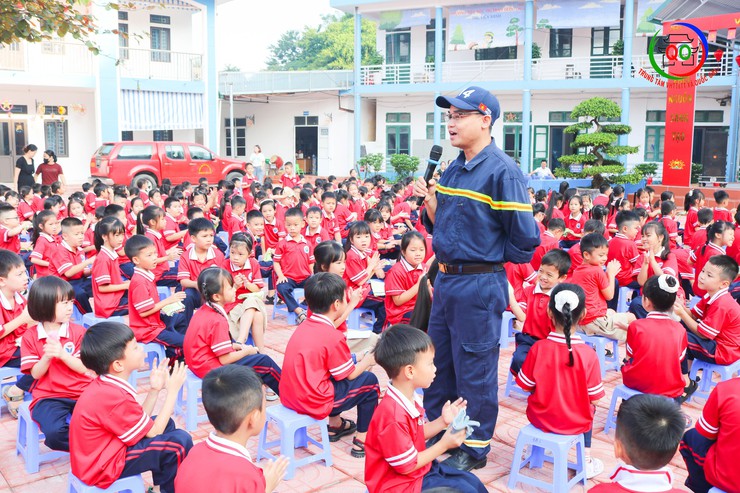 Trường Tiểu học Quốc Oai A tổ chức hoạt động trải nghiệm, tuyên truyền và thực hành kỹ năng Phòng cháy chữa cháy và Cứu nạn cứu hộ- Ảnh 5.