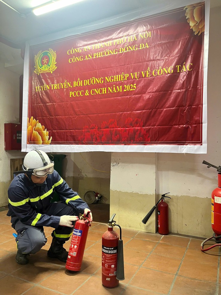 Công an phường Đống Đa tuyên truyền phòng cháy, chữa cháy và cứu nạn, cứu hộ tại khu dân cư- Ảnh 7.