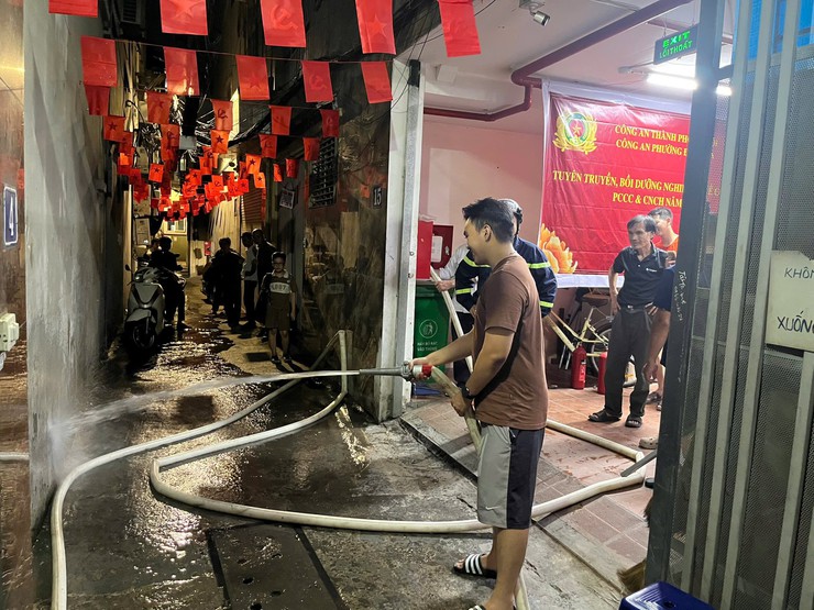 Công an phường Đống Đa tuyên truyền phòng cháy, chữa cháy và cứu nạn, cứu hộ tại khu dân cư- Ảnh 1.