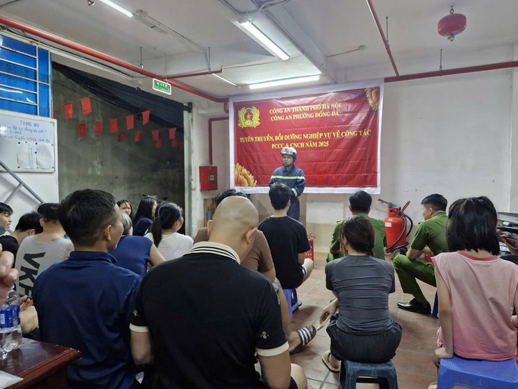 Công an phường Đống Đa tuyên truyền phòng cháy, chữa cháy và cứu nạn, cứu hộ tại khu dân cư- Ảnh 8.