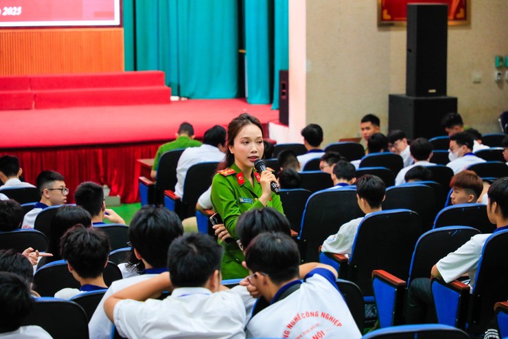 Công an phường Đống Đa tuyên truyền phòng chống tội phạm trong học đường- Ảnh 7.