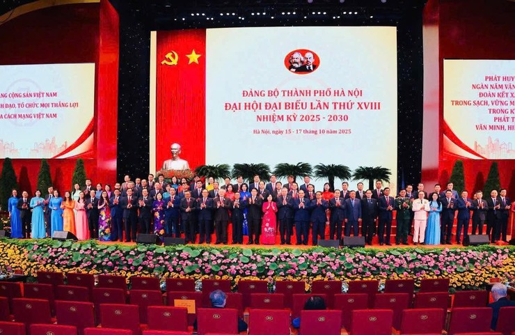 ĐỒNG CHÍ LÊ MINH ĐỨC - BÍ THƯ ĐẢNG ỦY XÃ THẠCH THẤT TÁI TRÚNG CỬ BAN CHẤP HÀNH ĐẢNG BỘ THÀNH PHỐ HÀ NỘI NHIỆM KỲ 2025-2030- Ảnh 1.