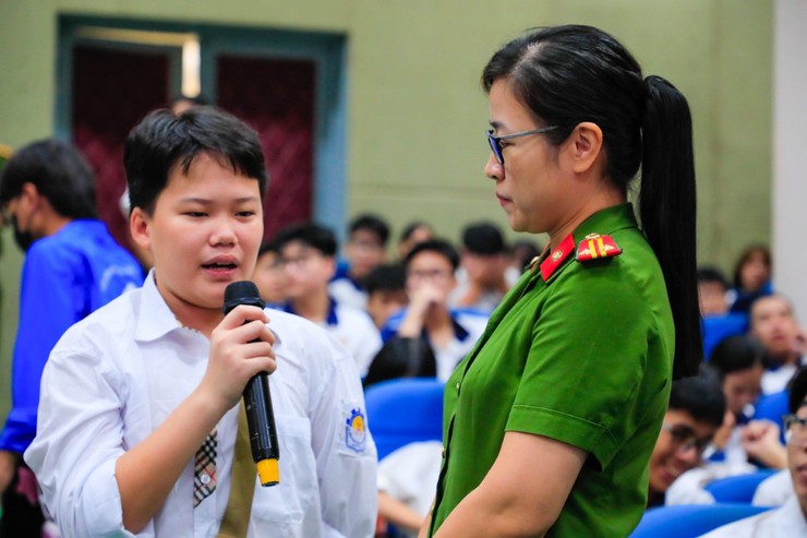 Công an phường Đống Đa tuyên truyền phòng chống tội phạm trong học đường- Ảnh 8.