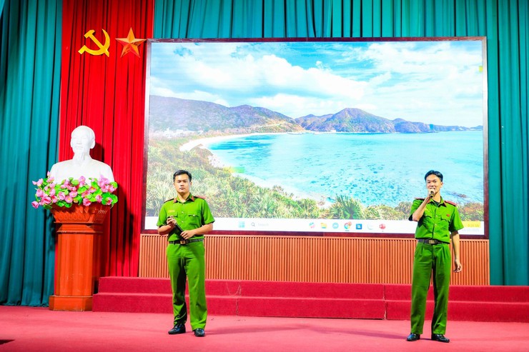 Công an phường Đống Đa tuyên truyền phòng chống tội phạm trong học đường- Ảnh 3.