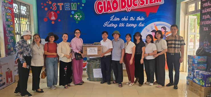 Khối giáo dục phường Đống Đa trao quà cho học sinh vùng lũ tỉnh Lạng Sơn- Ảnh 8.