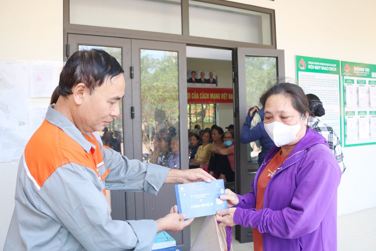 Thôn Đa Phúc tổ chức tập huấn ứng dụng trí tuệ nhân tạo AI và chuyển đổi số cho người cao tuổi- Ảnh 5.