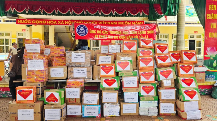 Khối giáo dục phường Đống Đa trao quà cho học sinh vùng lũ tỉnh Lạng Sơn- Ảnh 12.