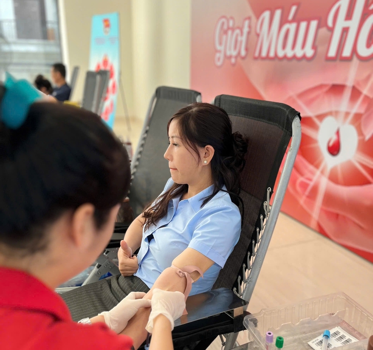 Trung tâm Phục vụ hành chính công Thành phố hưởng ứng ngày hiến máu tình nguyện - cho đi là hạnh phúc- Ảnh 4.