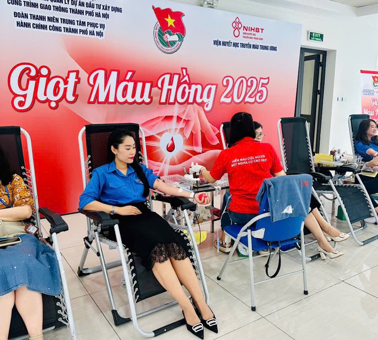 Trung tâm Phục vụ hành chính công Thành phố hưởng ứng ngày hiến máu tình nguyện - cho đi là hạnh phúc- Ảnh 3.