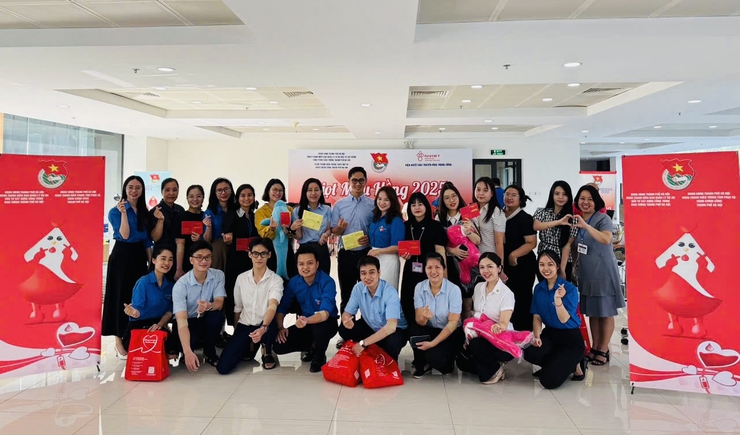 Trung tâm Phục vụ hành chính công Thành phố hưởng ứng ngày hiến máu tình nguyện - cho đi là hạnh phúc- Ảnh 1.