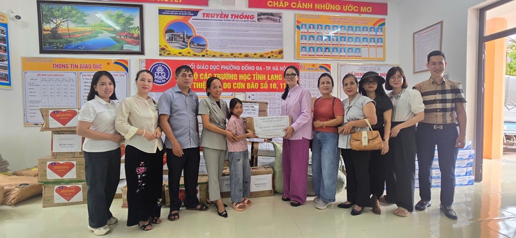 Khối giáo dục phường Đống Đa trao quà cho học sinh vùng lũ tỉnh Lạng Sơn- Ảnh 4.