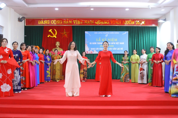 Hội Liên Hiệp Phụ nữ phường Kiến Hưng tổ chức Lễ Kỷ niệm 95 năm Ngày thành lập Hội Liên hiệp Phụ nữ Việt Nam (20/10/1930 – 20/10/2025) và  Phát động phong trào ủng hộ đồng bào các tỉnh bị thiệt hại do thiên tai.- Ảnh 3.