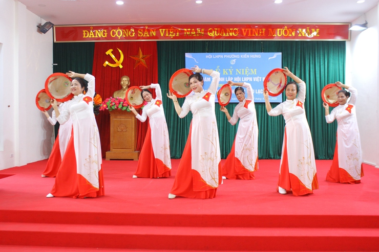Hội Liên Hiệp Phụ nữ phường Kiến Hưng tổ chức Lễ Kỷ niệm 95 năm Ngày thành lập Hội Liên hiệp Phụ nữ Việt Nam (20/10/1930 – 20/10/2025) và  Phát động phong trào ủng hộ đồng bào các tỉnh bị thiệt hại do thiên tai.- Ảnh 5.