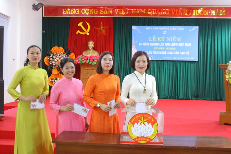 Hội Liên Hiệp Phụ nữ phường Kiến Hưng tổ chức Lễ Kỷ niệm 95 năm Ngày thành lập Hội Liên hiệp Phụ nữ Việt Nam (20/10/1930 – 20/10/2025) và  Phát động phong trào ủng hộ đồng bào các tỉnh bị thiệt hại do thiên tai.- Ảnh 8.