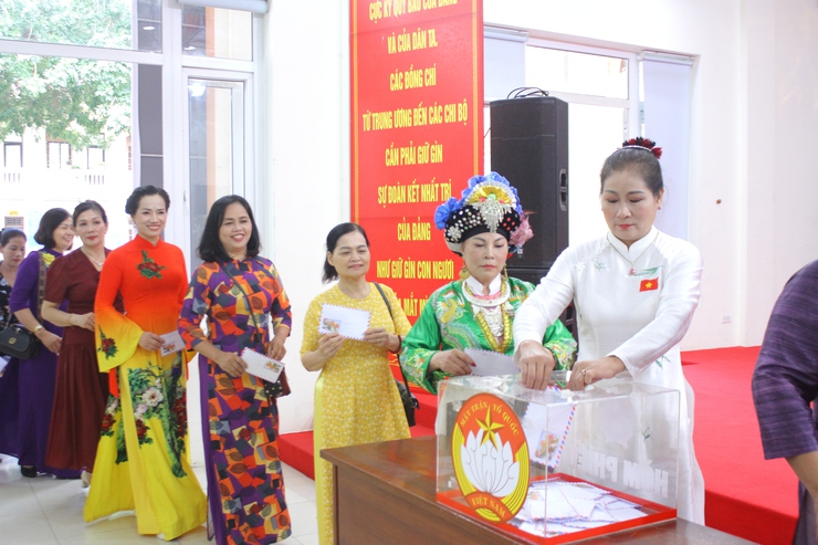 Hội Liên Hiệp Phụ nữ phường Kiến Hưng tổ chức Lễ Kỷ niệm 95 năm Ngày thành lập Hội Liên hiệp Phụ nữ Việt Nam (20/10/1930 – 20/10/2025) và  Phát động phong trào ủng hộ đồng bào các tỉnh bị thiệt hại do thiên tai.- Ảnh 9.