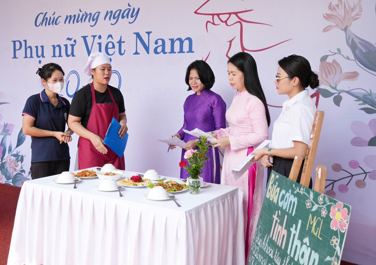 Chương trình "Bữa cơm gia đình" Trường Mầm non Sao Việt- Ảnh 1.