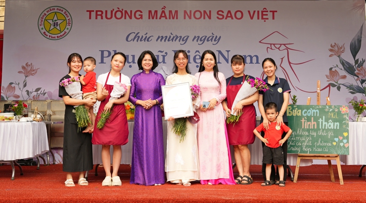 Chương trình "Bữa cơm gia đình" Trường Mầm non Sao Việt- Ảnh 2.