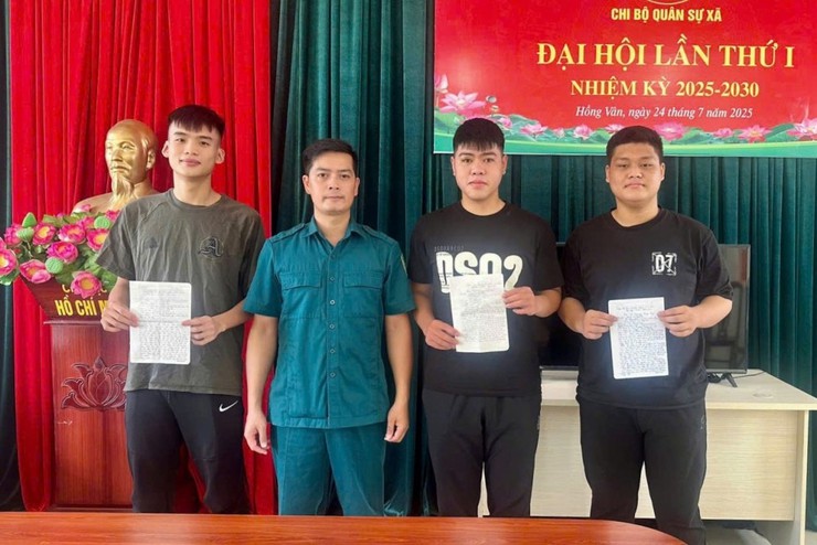 NHIỀU THANH NIÊN XÃ HỒNG VÂN TỰ NGUYỆN VIẾT ĐƠN XIN NHẬP NGŨ- Ảnh 1.