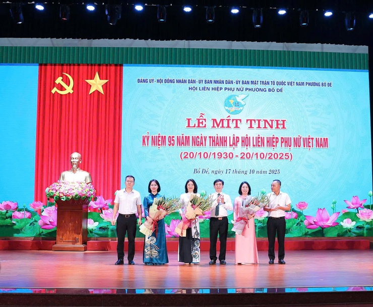 Mít tinh kỷ niệm 95 năm ngày thành lập Hội liên hiệp phụ nữ Việt Nam (20/10/1930 – 20/10/2025)- Ảnh 8.