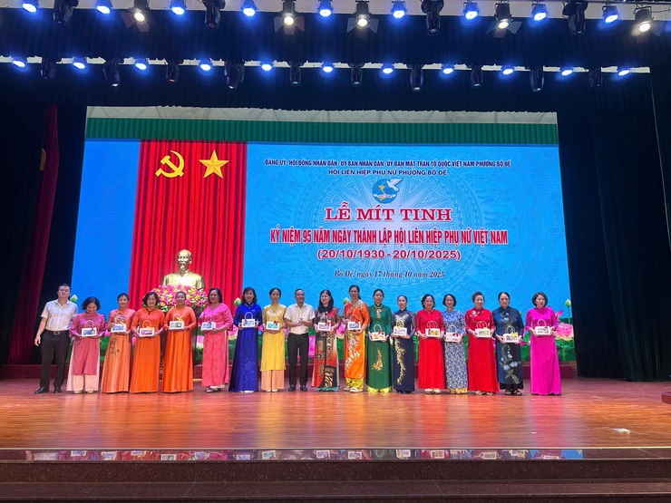 Mít tinh kỷ niệm 95 năm ngày thành lập Hội liên hiệp phụ nữ Việt Nam (20/10/1930 – 20/10/2025)- Ảnh 9.